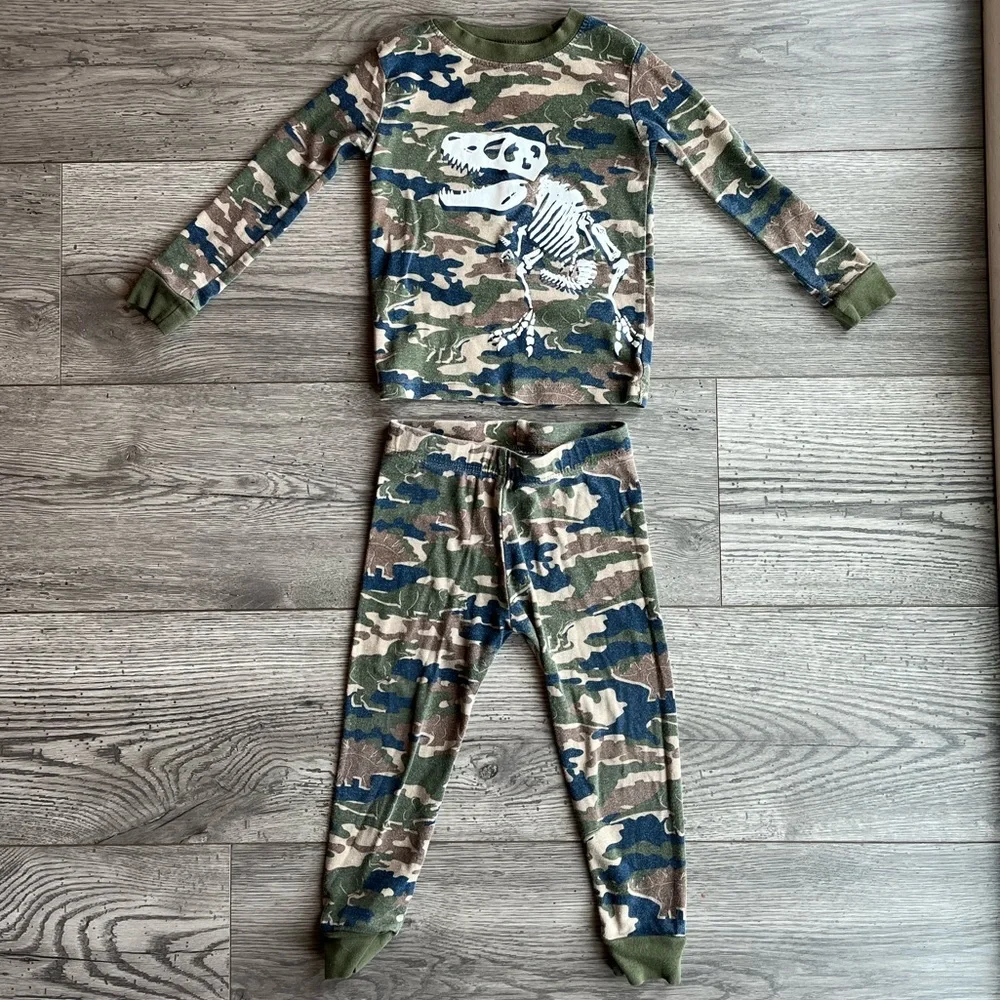 Member’s Mark Boy’s Favorite Pajamas Camo Dinosaur 2 Piece Long Sleeve Pants 2T
